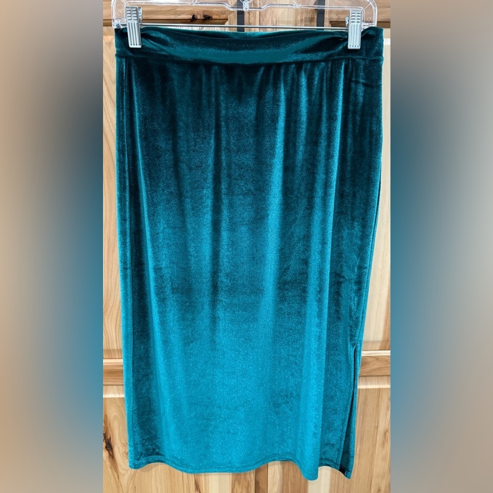 Stunning Halogen Emerald Green Velvet Midi Skirt Feminine Holiday Festive Party